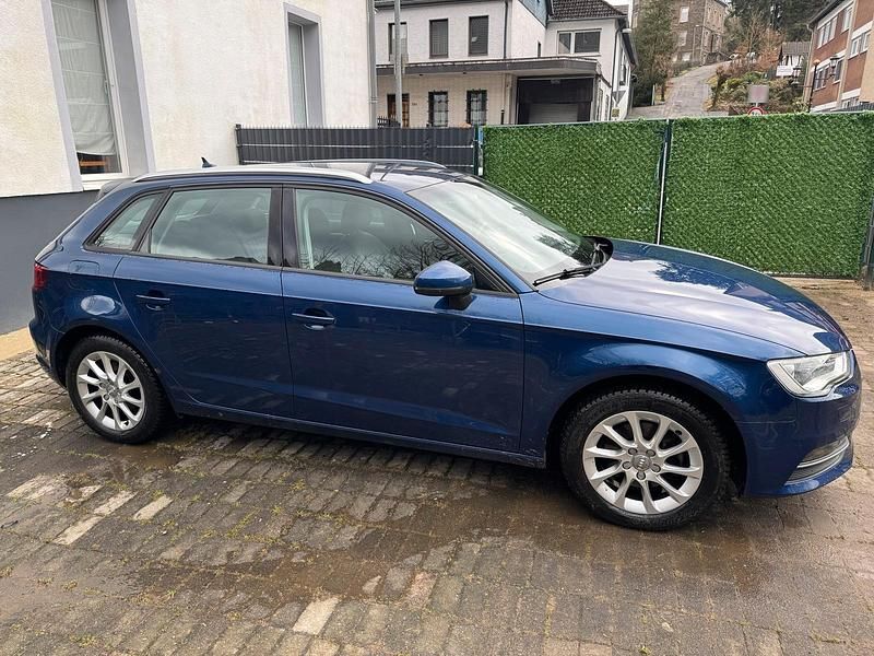 Gebraucht Audi A3 110 PS (80 kW) 2015 Blau Limousine