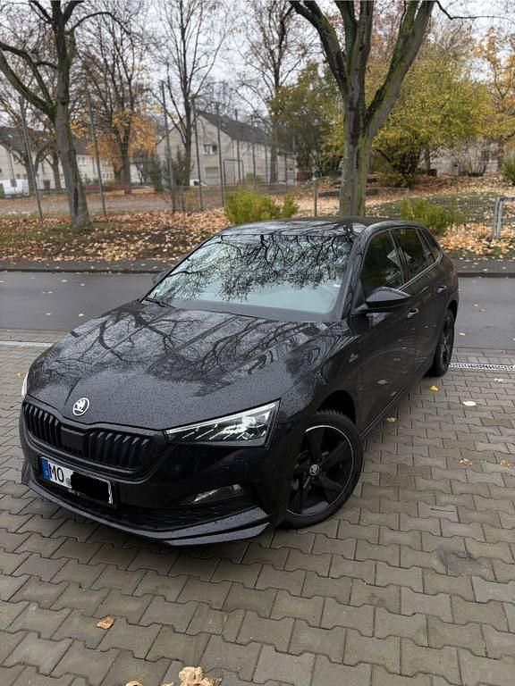 Schwarz Gebraucht 2021 Skoda Scala Monte Carlo Kleinwagen | 16.700 € (Guter Preis) - Bild 1/4