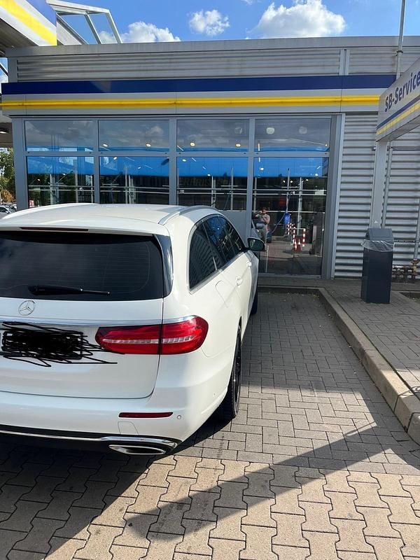 Gebraucht Mercedes E200 184 PS (135 kW) 2018 Weiß Kombi