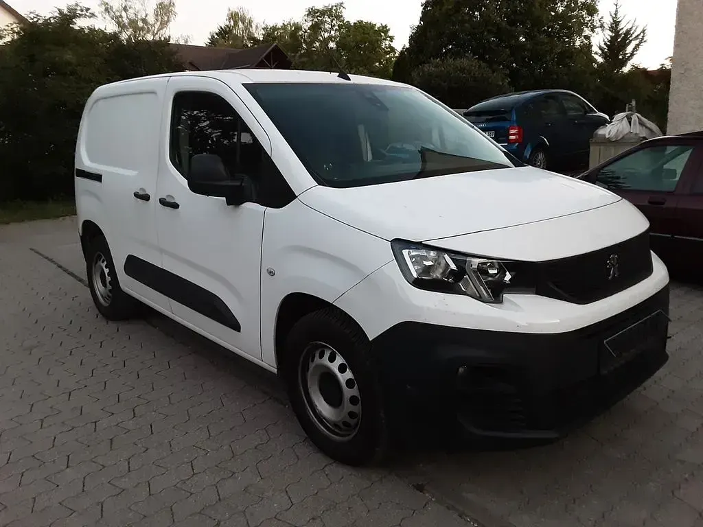 Gebraucht Peugeot Partner 110 PS (80 kW) 2020 Weiß Van / Kleinbus