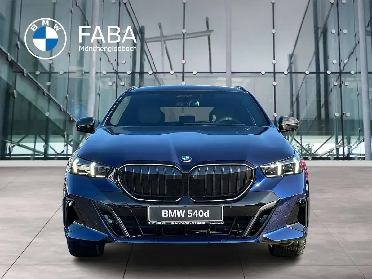 Neu BMW 540 M Sport 303 PS (222 kW) 2026 Blau Kombi
