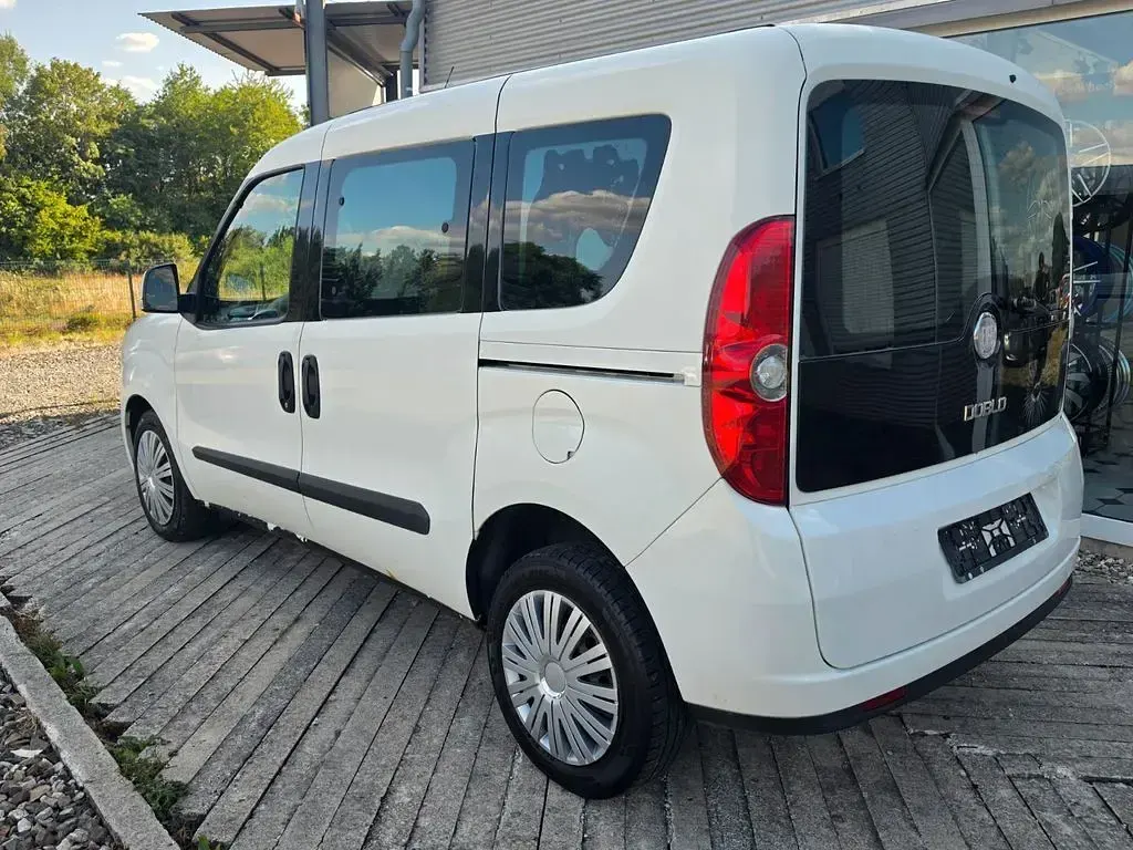 Gebraucht Fiat Doblò Active 90 PS (66 kW) 2012 Weiß Van / Kleinbus