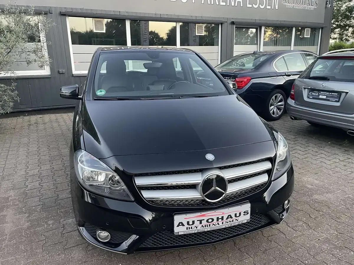 Gebraucht Mercedes B180 Sport 109 PS (80 kW) 2013 Kosmosschwarz  metalliclack Kleinwagen