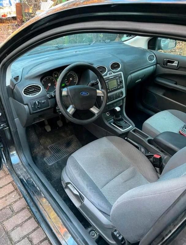 Schwarz Gebraucht 2006 Ford Focus Limousine | 500 € (Superpreis) - Bild 1/4