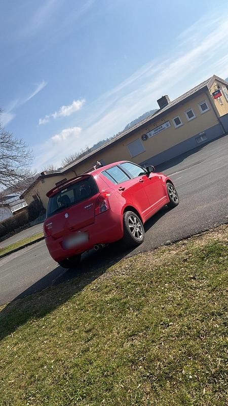 Gebraucht Suzuki Swift 92 PS (67 kW) 2010 Rot Kleinwagen