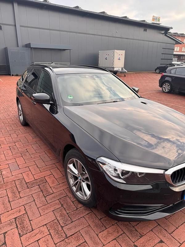 Używany BMW 520 Shadowline 190 KM (139 kW) 2019 Czarny Kombi