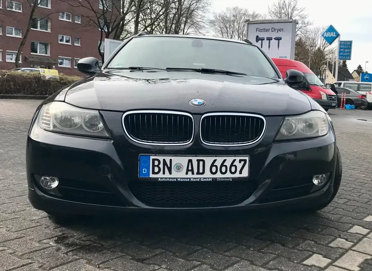 Gebraucht BMW 318 143 PS (105 kW) 2012 Schwarz Kombi