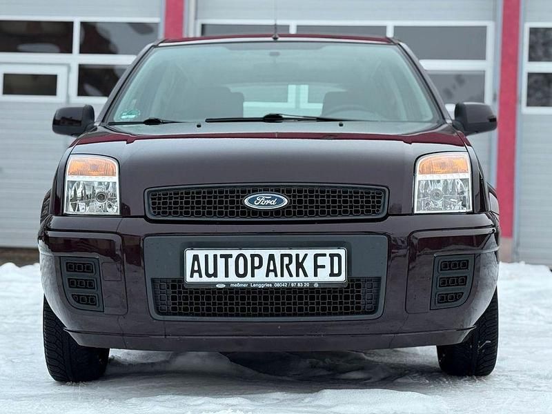 Gebraucht Ford Fusion Style 101 PS (74 kW) 2010 Rot Limousine
