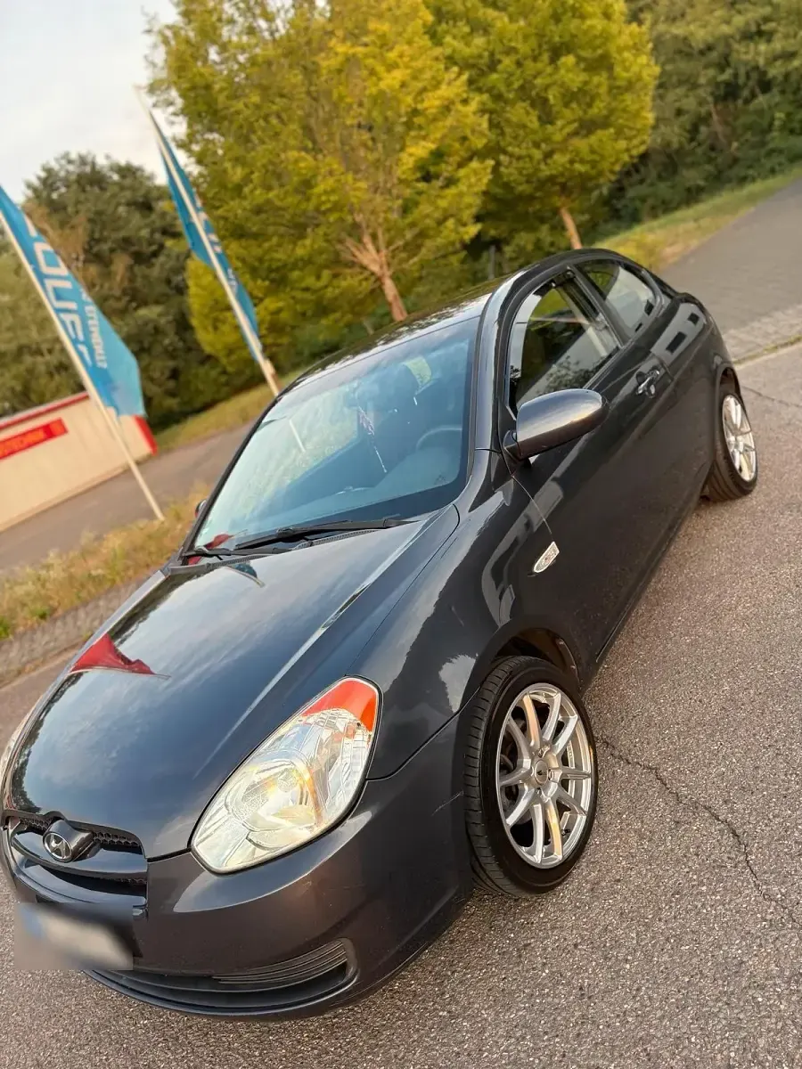 Gebraucht Hyundai Accent 97 PS (71 kW) 2008 Grau Kleinwagen