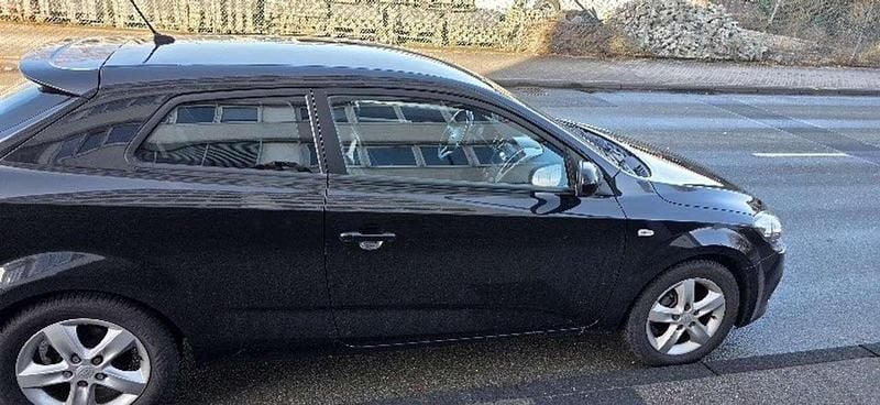 Gebraucht Kia Ceed Edition 7 90 PS (66 kW) 2011 Schwarz Kleinwagen