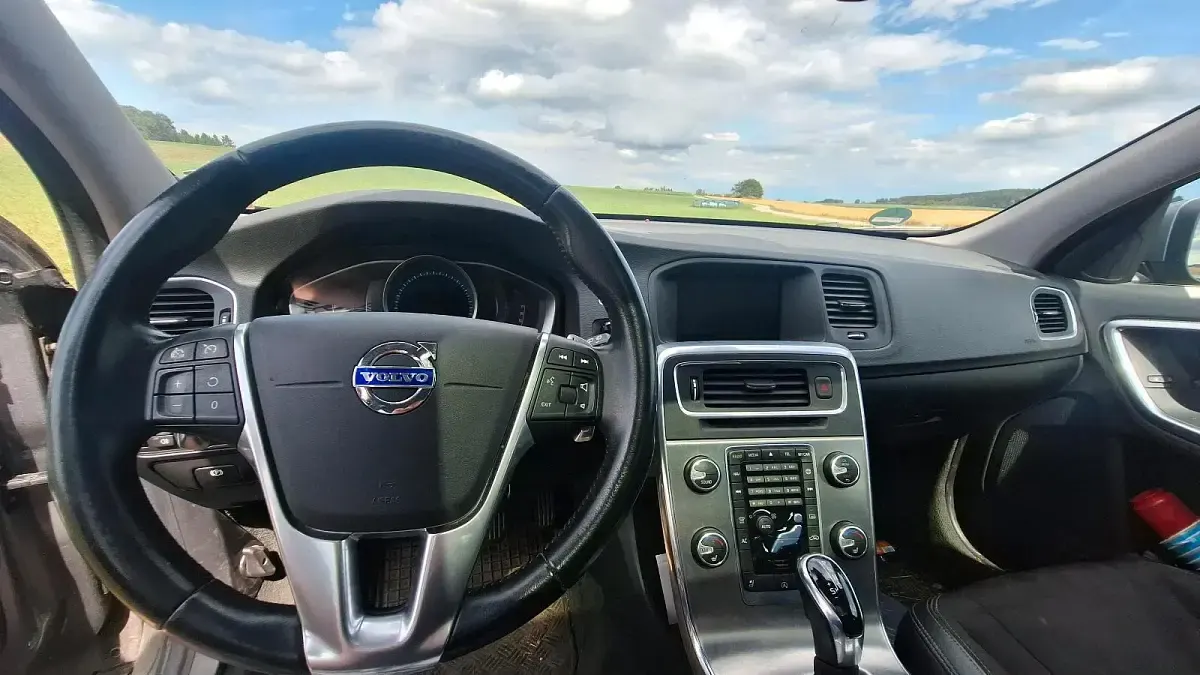 Gebraucht Volvo V60 150 PS (110 kW) 2016 Silber Kombi