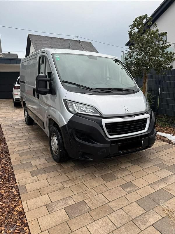 Gebraucht Peugeot Boxer 120 PS (88 kW) 2022 Silber Van