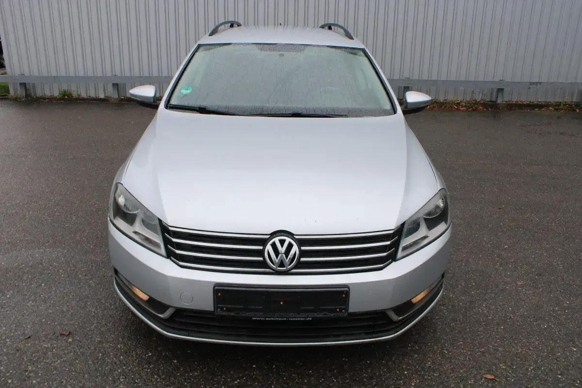 Gebraucht VW Passat Trendline 140 PS (102 kW) 2013 Silber Kombi