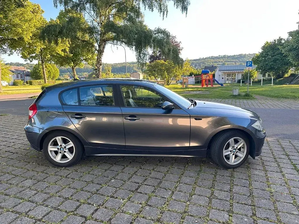Gebraucht BMW 118 122 PS (89 kW) 2005 Grau Kleinwagen