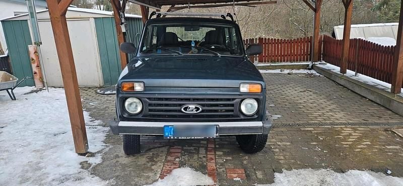 Grün Gebraucht 2012 Lada niva SUV | 4.500 € (Superpreis) - Bild 1/4