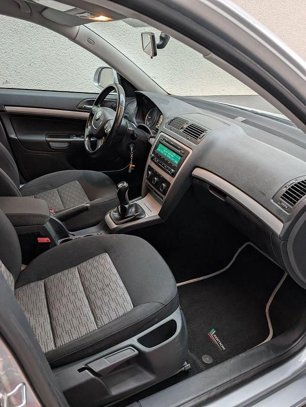 Gebraucht Skoda Octavia 105 PS (77 kW) 2012 Silber Kombi