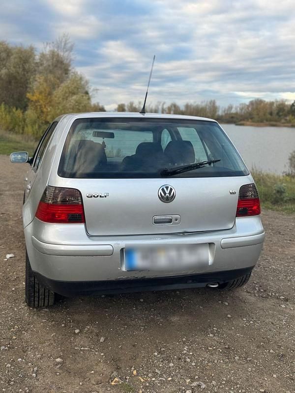 Gebraucht VW Golf IV Basis 105 PS (77 kW) 2002 Silber Kleinwagen