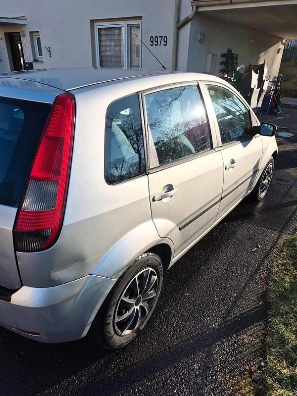 Gebraucht Ford Fiesta 80 PS (58 kW) 2005 Silber Kleinwagen