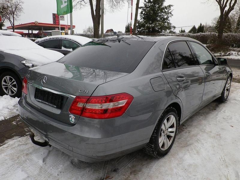 Gebraucht Mercedes E220 170 PS (125 kW) 2010 Silber Limousine