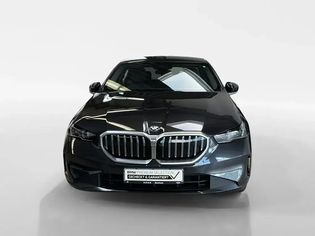 Gebraucht BMW 530e Sport Line 299 PS (219 kW) 2024 Grau Limousine