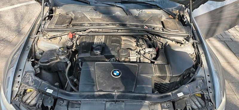 Gebraucht BMW 320 170 PS (125 kW) 2010 Grau Coupé