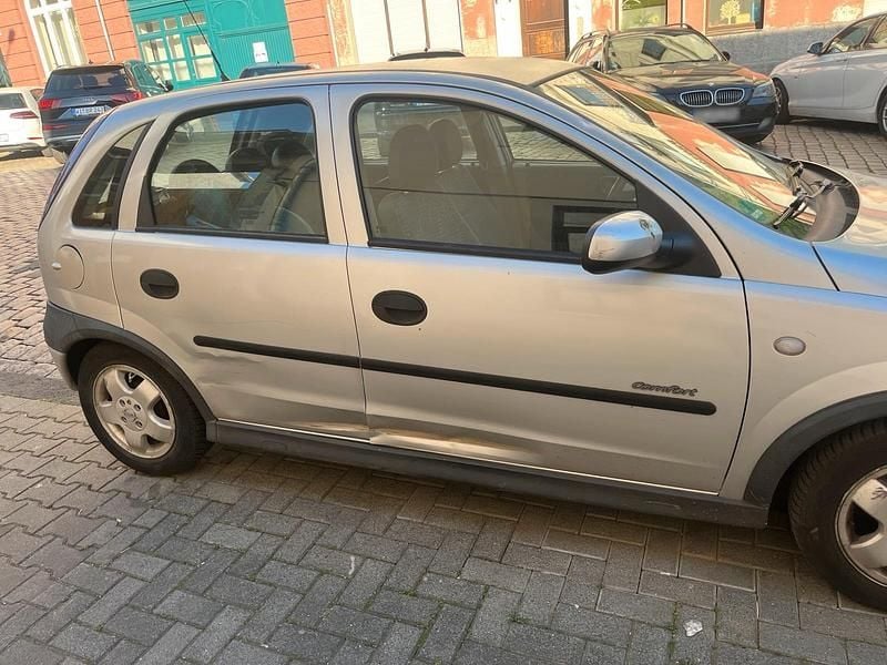 Second-hand Opel Corsa 75 CP (55 kW) 2001 Gri Hatchback