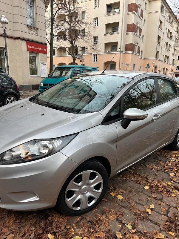 Gebraucht Ford Fiesta 60 PS (44 kW) 2009 Silber Kleinwagen