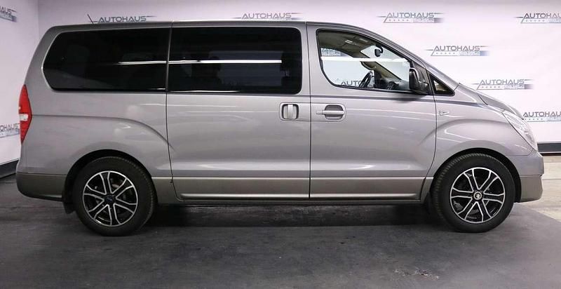 Gebraucht Hyundai H-1 170 PS (125 kW) 2017 Creamy white / sol Van / Kleinbus