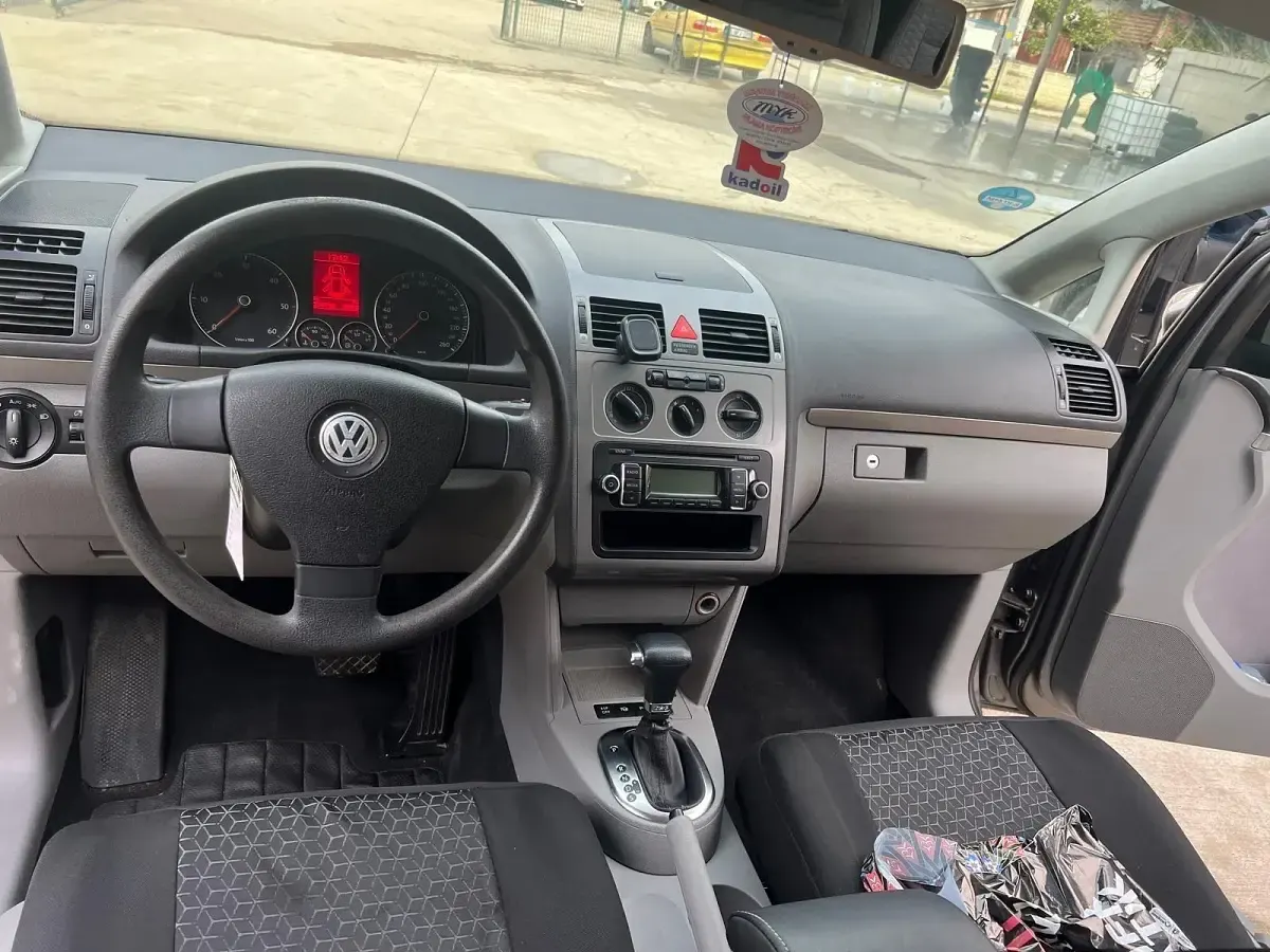 Gebraucht VW Touran 105 PS (77 kW) 2009 Braun Van / Kleinbus