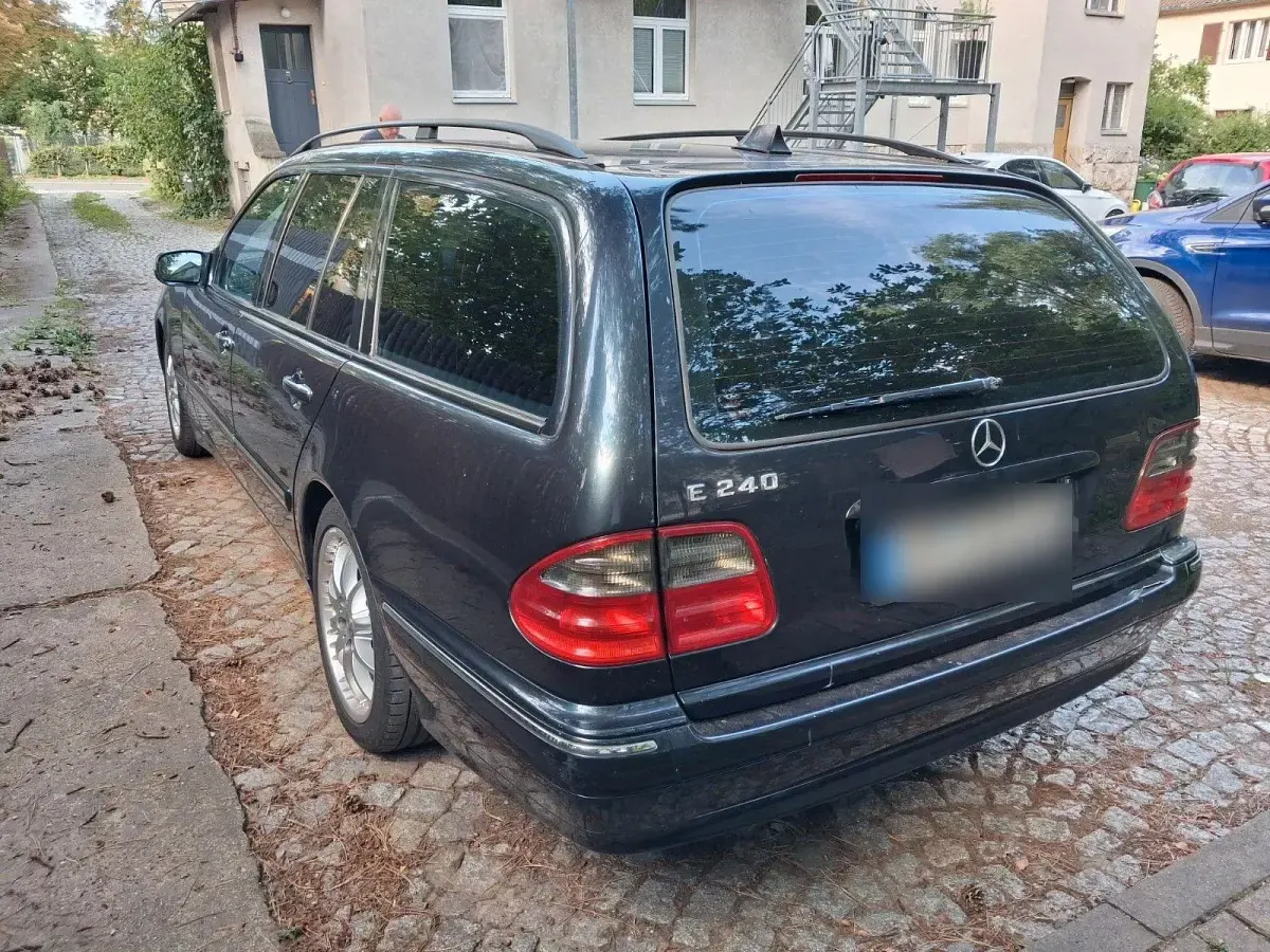 Gebraucht Mercedes E240 Avantgarde 170 PS (125 kW) 2002 Schwarz Kombi
