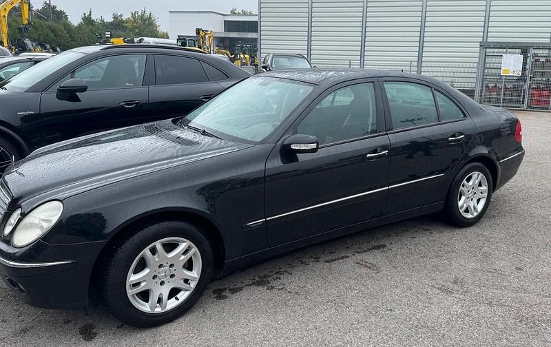Schwarz Gebraucht 2005 Mercedes E200 Limousine | 3.200 € (Guter Preis) - Bild 1/4