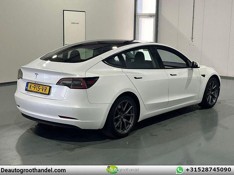 Gebraucht Tesla Model 3 Standard Range 175 kW (238 PS) 2021 Weiß Limousine