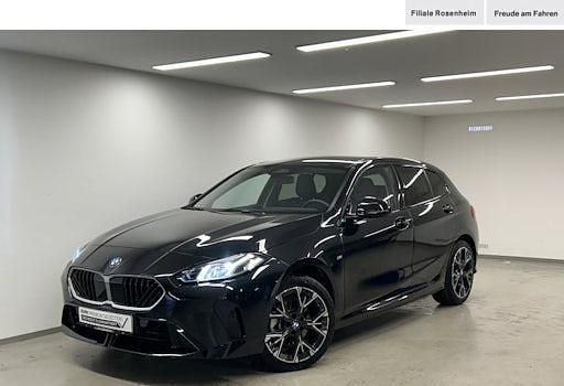 Saphirschwarz Gebraucht 2025 BMW 120 Sport Line Kleinwagen | 31.450 € (Fairer Preis) - Bild 1/4