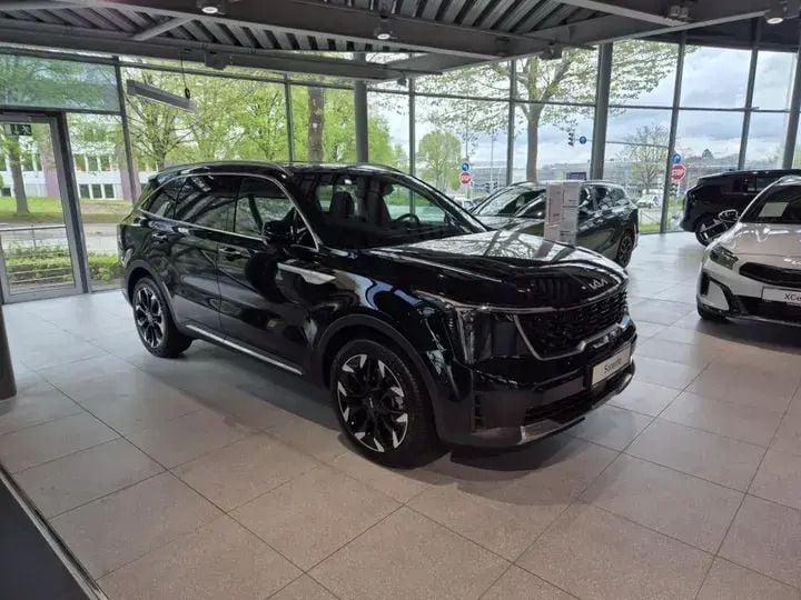 Aurora schwarz metallic Gebraucht 2025 Kia Sorento Platinum SUV | 60.900 € (Fairer Preis) - Bild 1/4