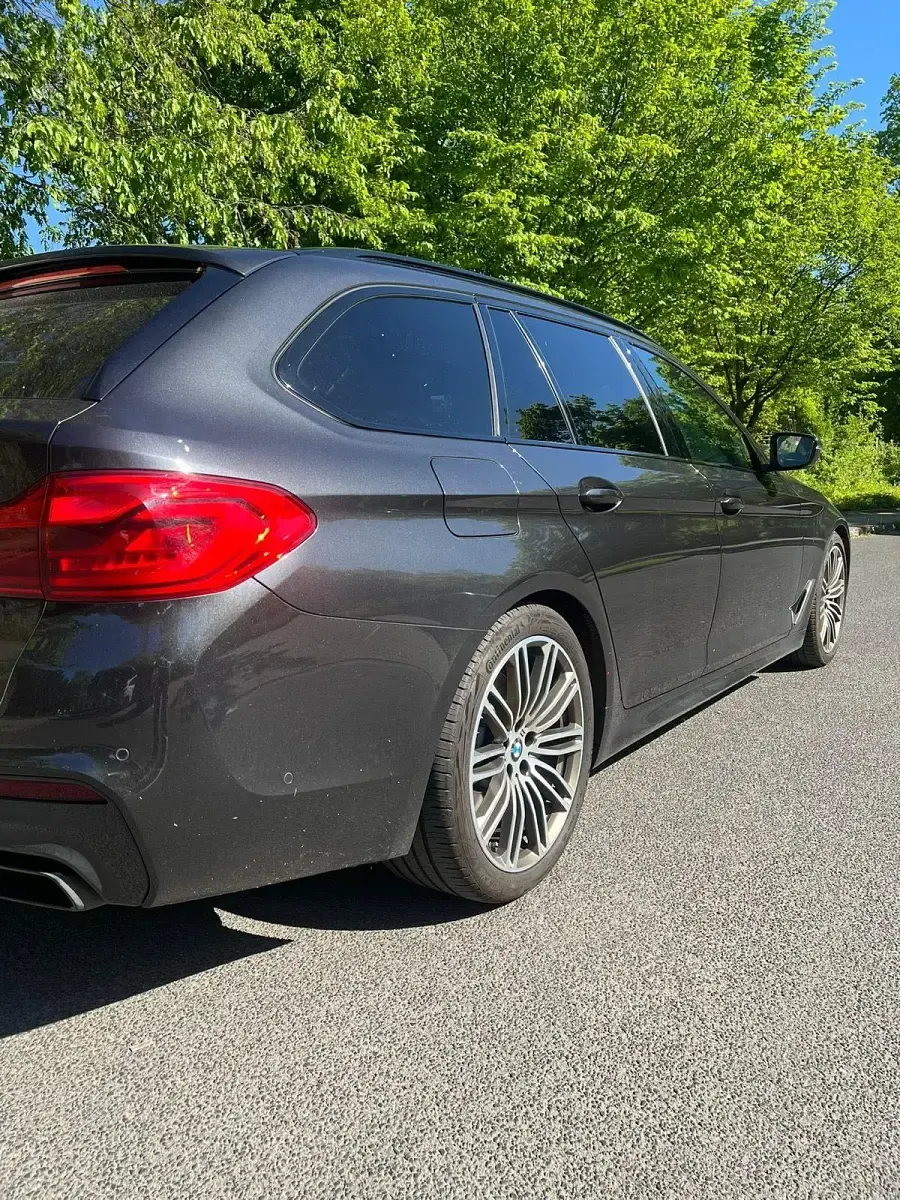 Gebraucht BMW 550 400 PS (294 kW) 2019 Grau Kombi