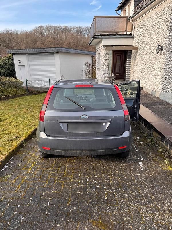 Gebraucht Ford Fiesta 68 PS (50 kW) 2005 Grau Kleinwagen