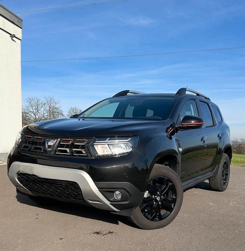 Schwarz Gebraucht 2022 Dacia Duster SUV | 21.900 € (Teuer) - Bild 1/4