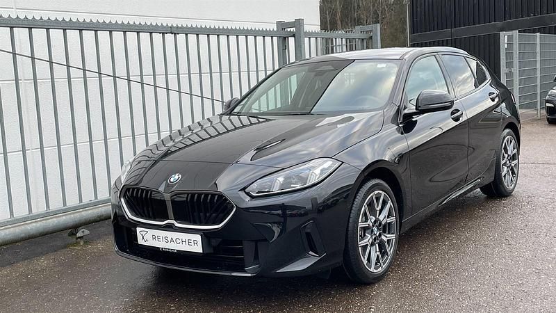 Gebraucht BMW 120 Efficient Dynamics 170 PS (125 kW) 2025 Saphirschwarz metallic Kleinwagen