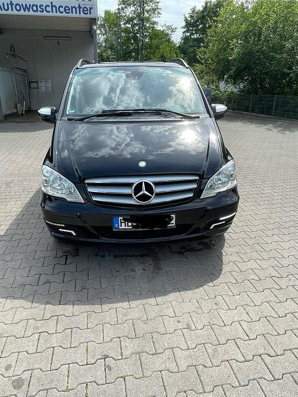 Schwarz Gebraucht 2012 Mercedes Viano Van / Kleinbus | 18.000 € (Teuer) - Bild 1/4