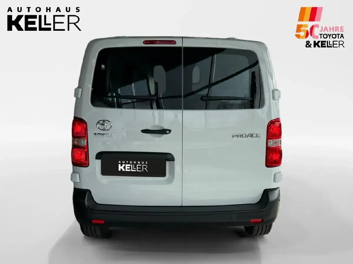 Gebraucht Toyota Proace Plus 120 PS (88 kW) 2023 Weiß Van / Kleinbus