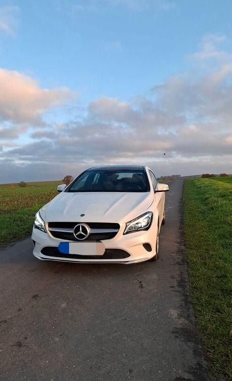 Gebraucht Mercedes CLA220 Shooting Brake 177 PS (130 kW) 2017 Schwarz Kombi