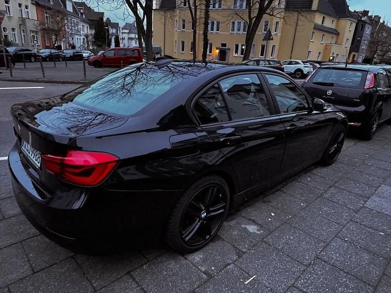 Gebraucht BMW 320 Advantage 184 PS (135 kW) 2017 Schwarz Limousine