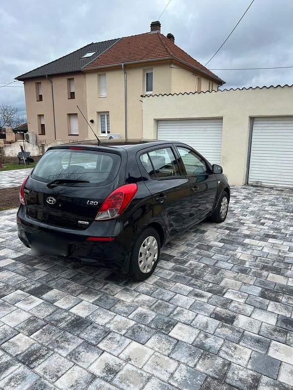 Gebraucht Hyundai i20 75 PS (55 kW) 2013 Schwarz Kleinwagen
