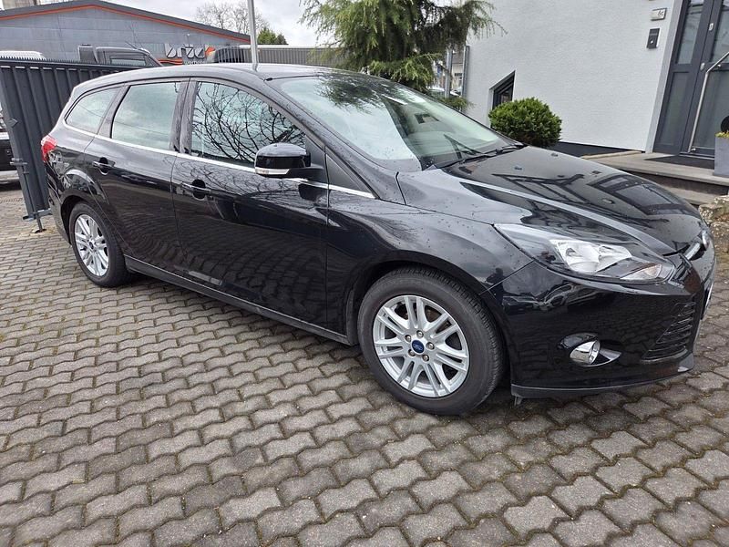 Gebraucht Ford Focus Ambiente 101 PS (74 kW) 2014 Schwarz Kombi