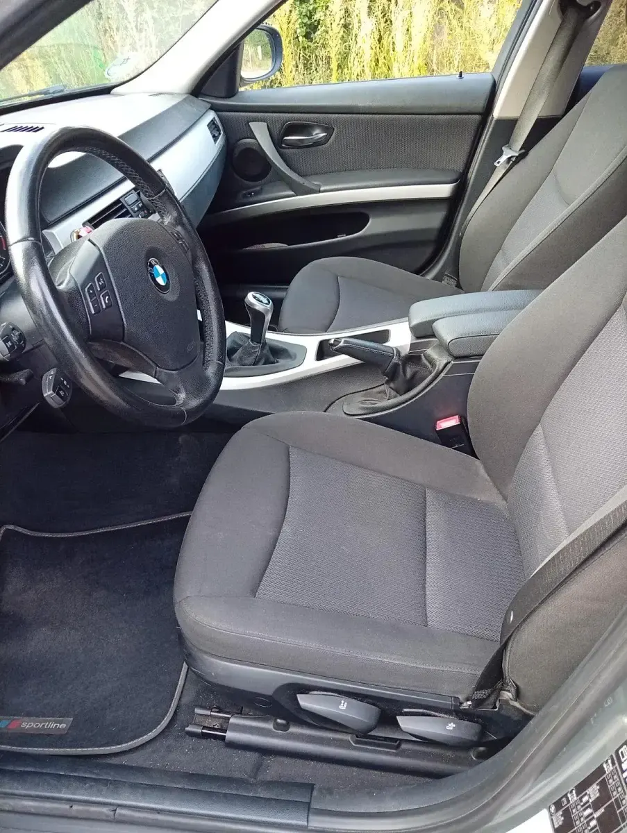Gebraucht BMW 320 143 PS (105 kW) 2011 Grau Kombi