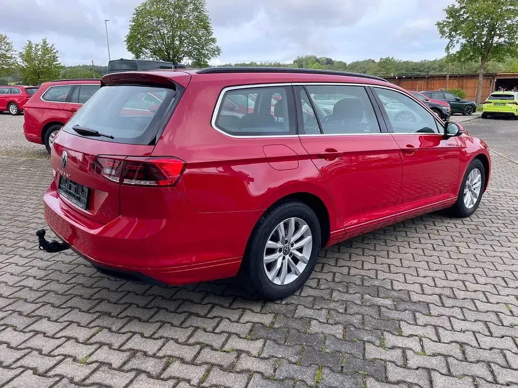 Używany VW Passat 122 KM (89 kW) 2023 Czerwony Kombi
