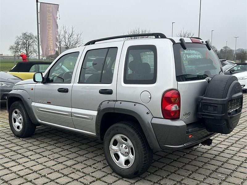 Gebraucht Jeep Cherokee Sport 150 PS (110 kW) 2003 Silber SUV