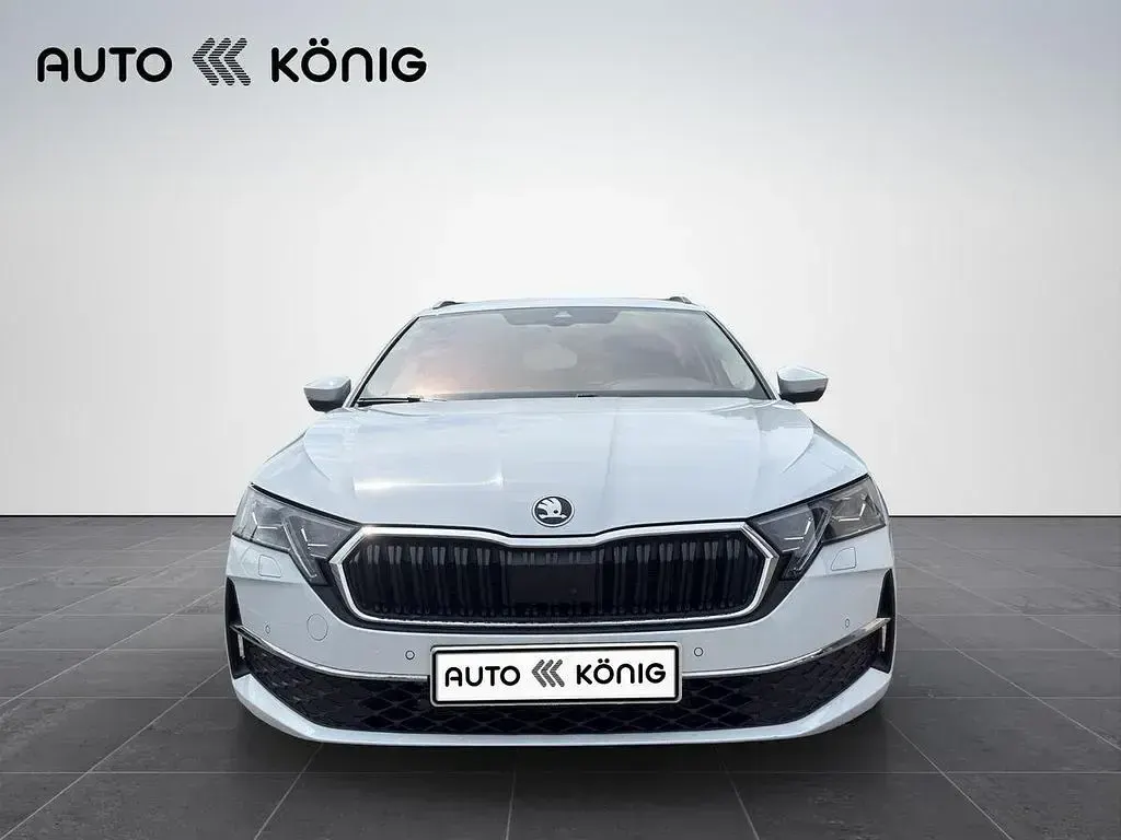 Gebraucht Skoda Octavia Tour 150 PS (110 kW) 2025 Moonweiß perleffekt Kombi