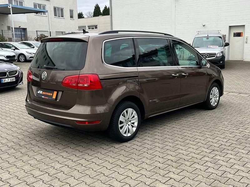 Gebraucht VW Sharan 140 PS (102 kW) 2012 Braun Van / Kleinbus
