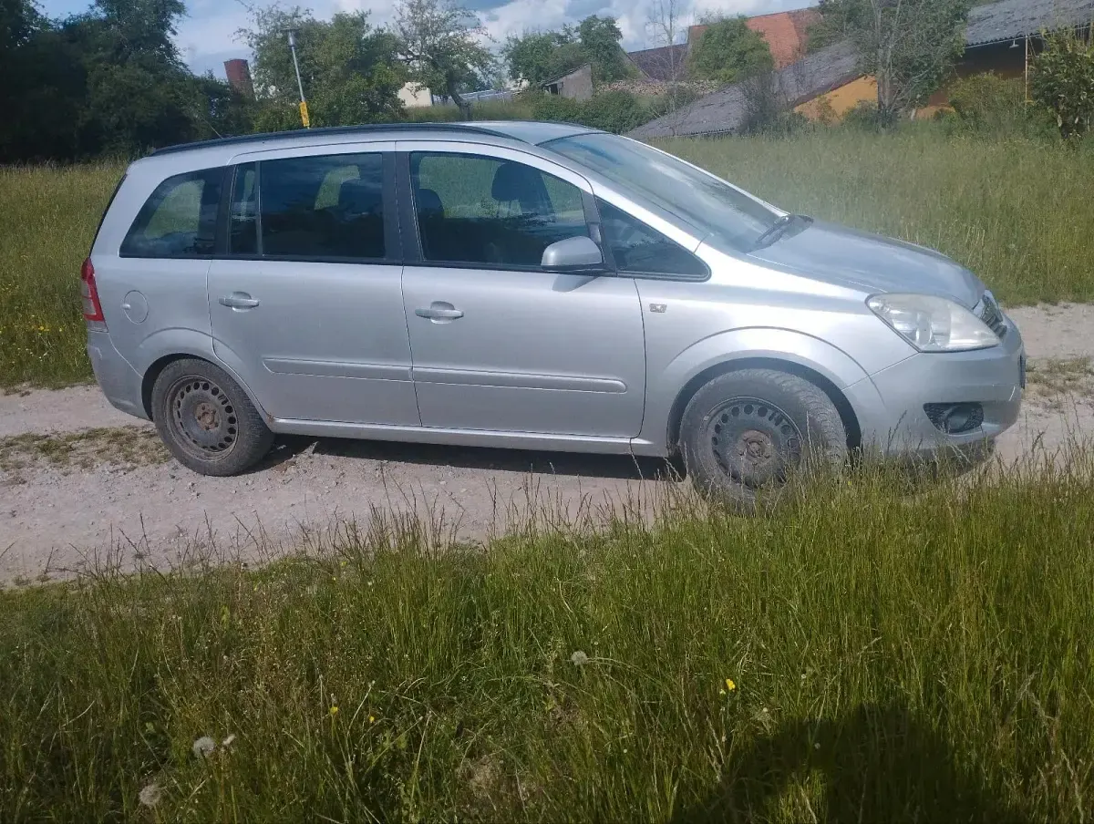 Gebraucht Opel Zafira 150 PS (110 kW) 2008 Silber Van / Kleinbus